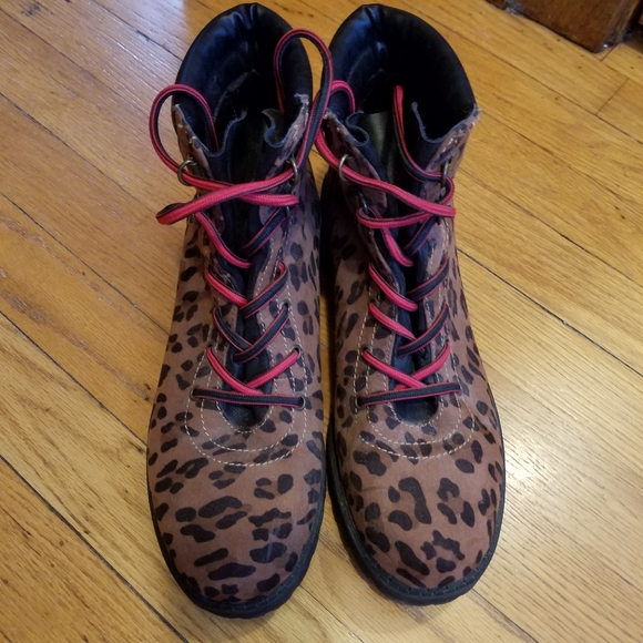 Maurice's hiking boots - Picture 2 of 8